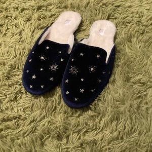 Womens slippers never worn
